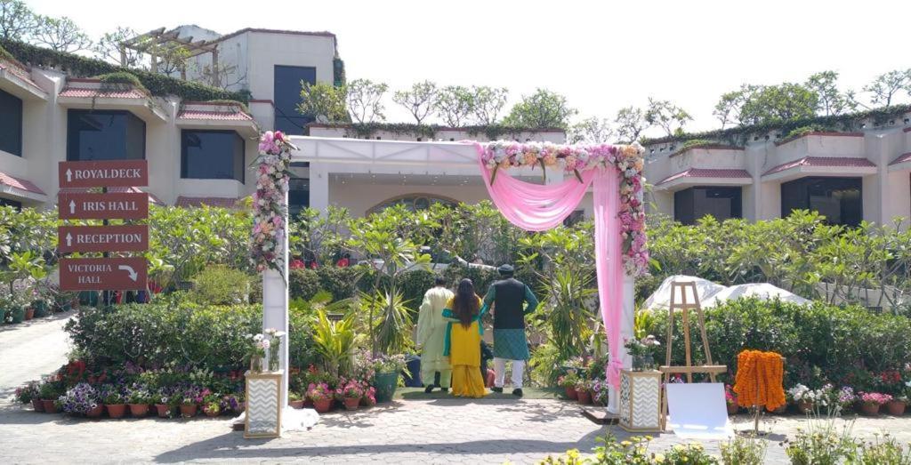 Luxera Hotels & Resorts New Delhi Exterior photo
