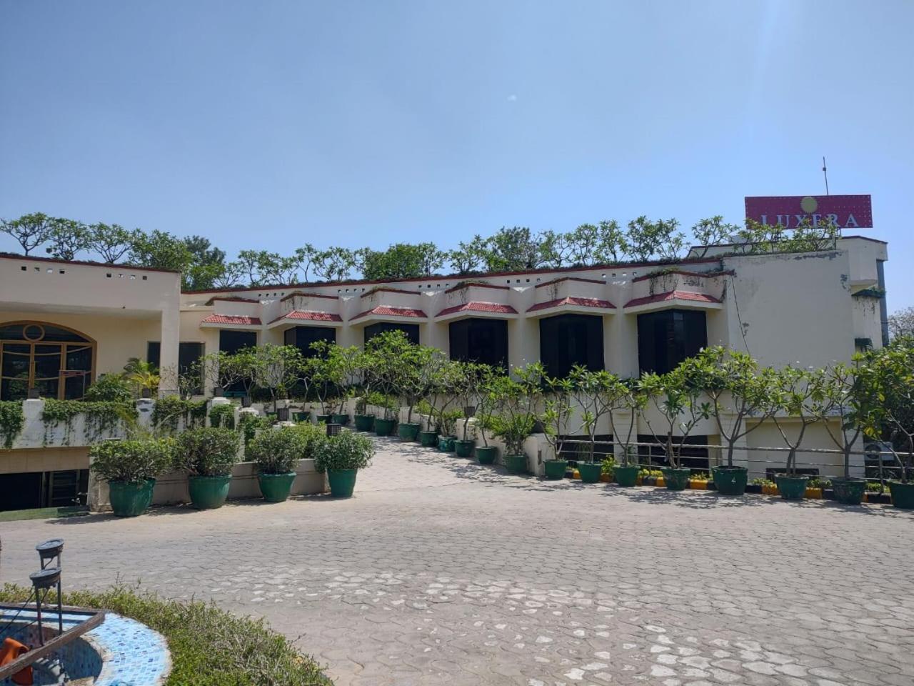 Luxera Hotels & Resorts New Delhi Exterior photo