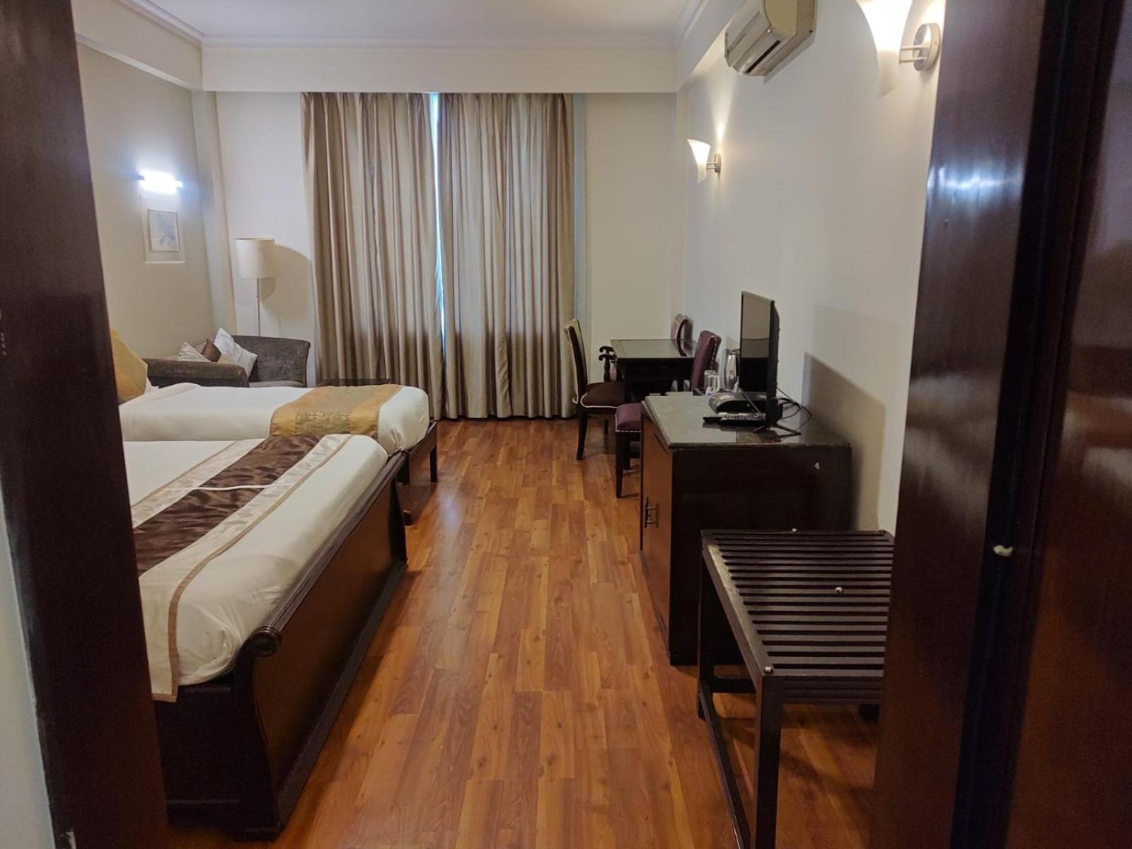 Luxera Hotels & Resorts New Delhi Exterior photo